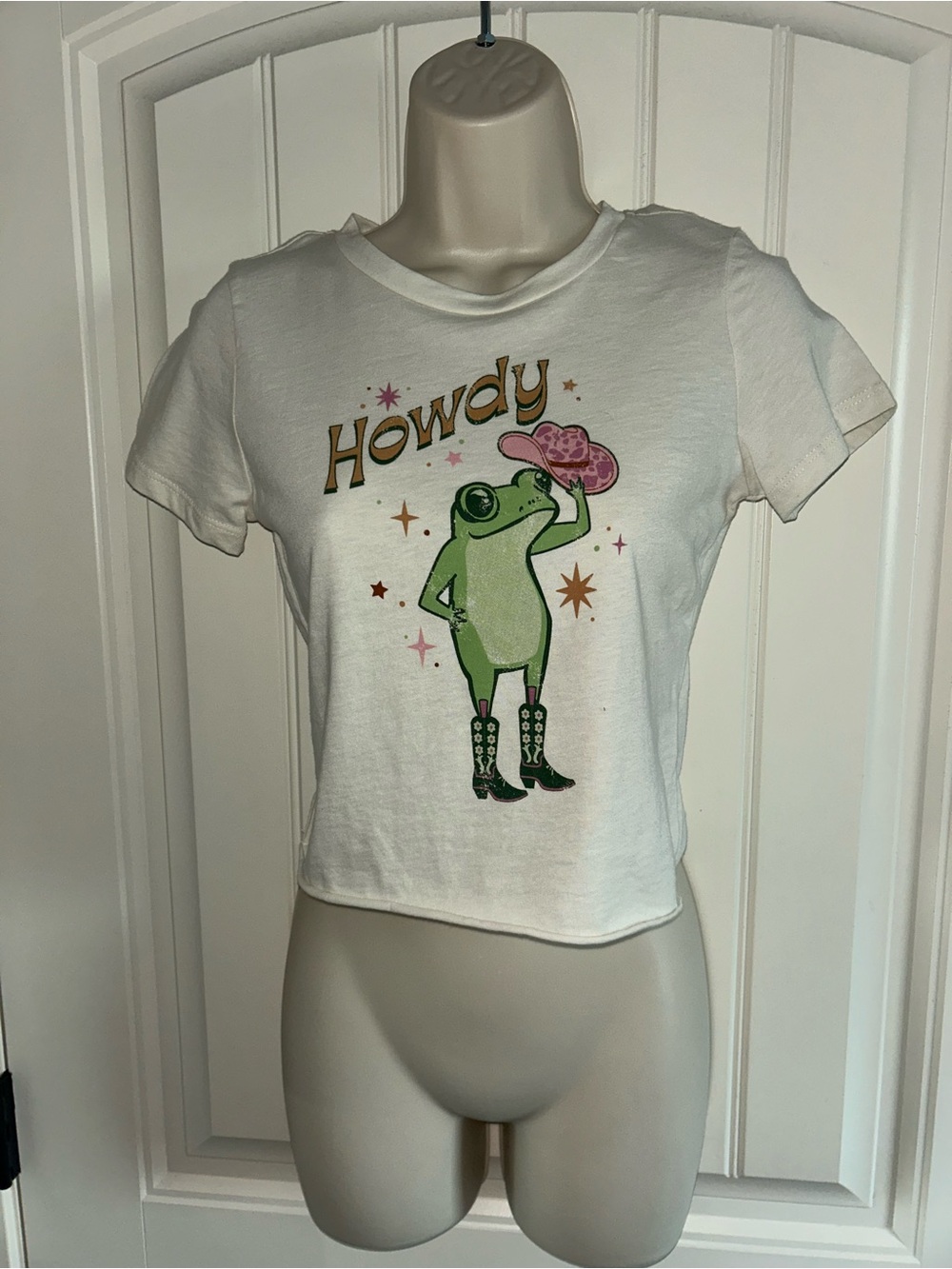NEW Originality White 'Howdy' Frog Graphic Crop Tee - Casual Women's Top Sz M